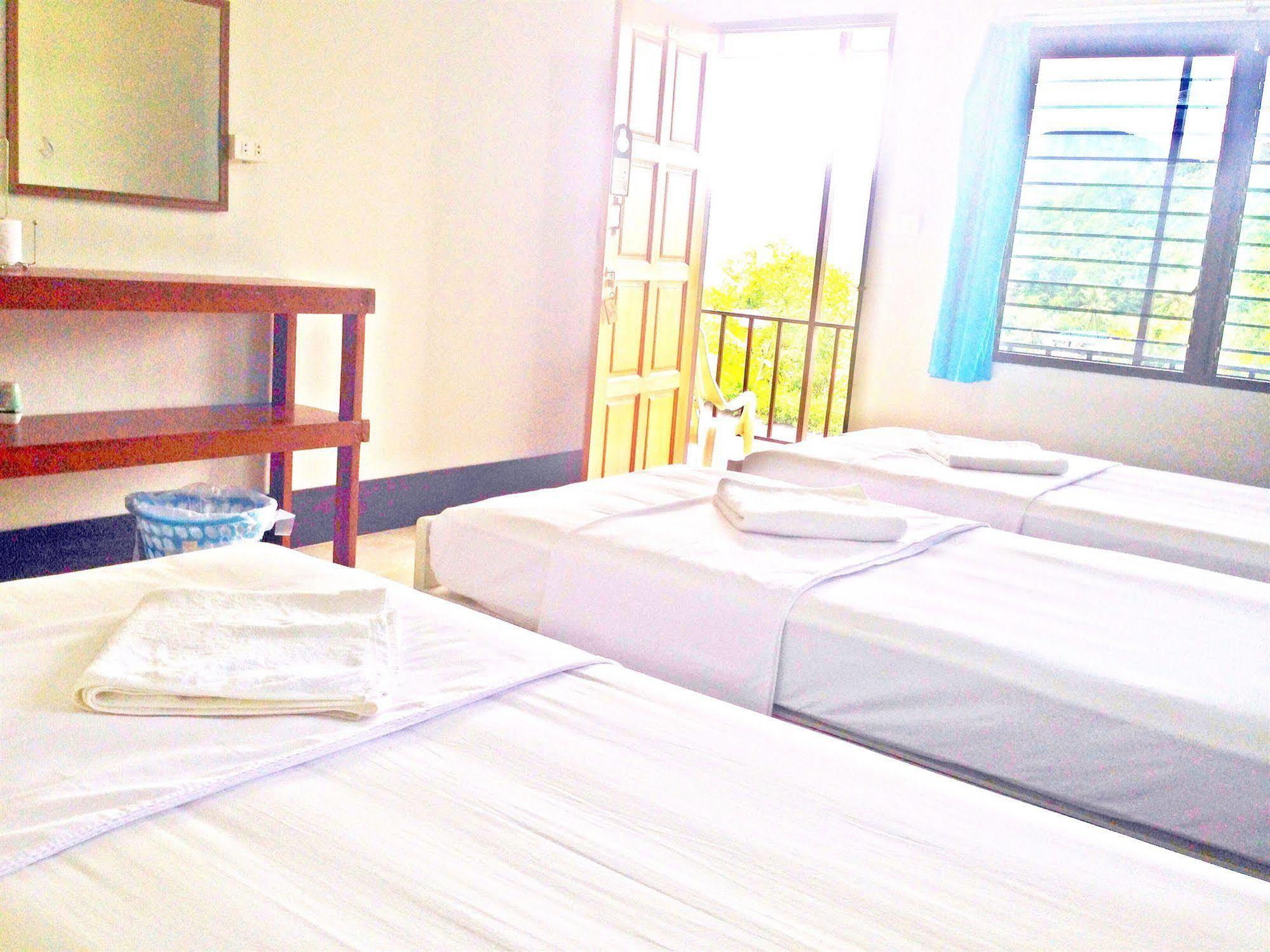 Tapear Resort Phi Phi Eksteriør billede